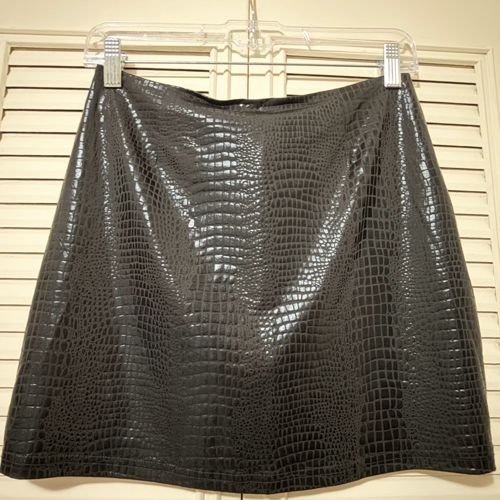Elegant Black Croc-Embossed Skirt